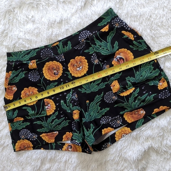 Blackmilk Dandy Lions Cuffed Shorts - Dandelion Lion Print Size XL - Picture 12 of 15